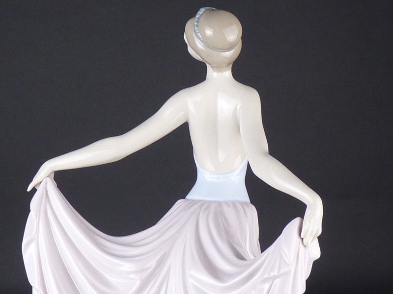 【扇屋】リヤドロ 踊る少女 高さ 約30cm 幅 約17.5cm×約9.5cm LLADRO フィギュリン 陶磁器 人形 西洋 女性 ドレス アンティーク 置物_画像8