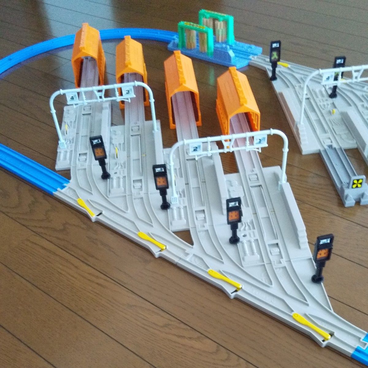 プラレール 車両基地 レール 　4基地　標識 架線柱 車止め セット 