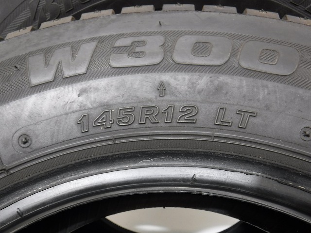 145R12 6PR 8.5-8分山 ブリヂストンW300 2019年製 中古スタッドレスタイヤ【2本セット】送料無料(AS12-3228）_画像6