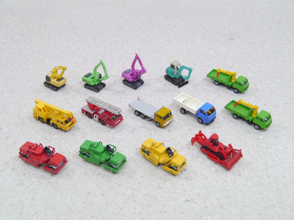7トミカTOMICAミニカーまとめてセット自動車ショベルカー消防車ブルドーザーTOMYロードローラー中古クレーン作業車トラック古いトミー玩具の画像1
