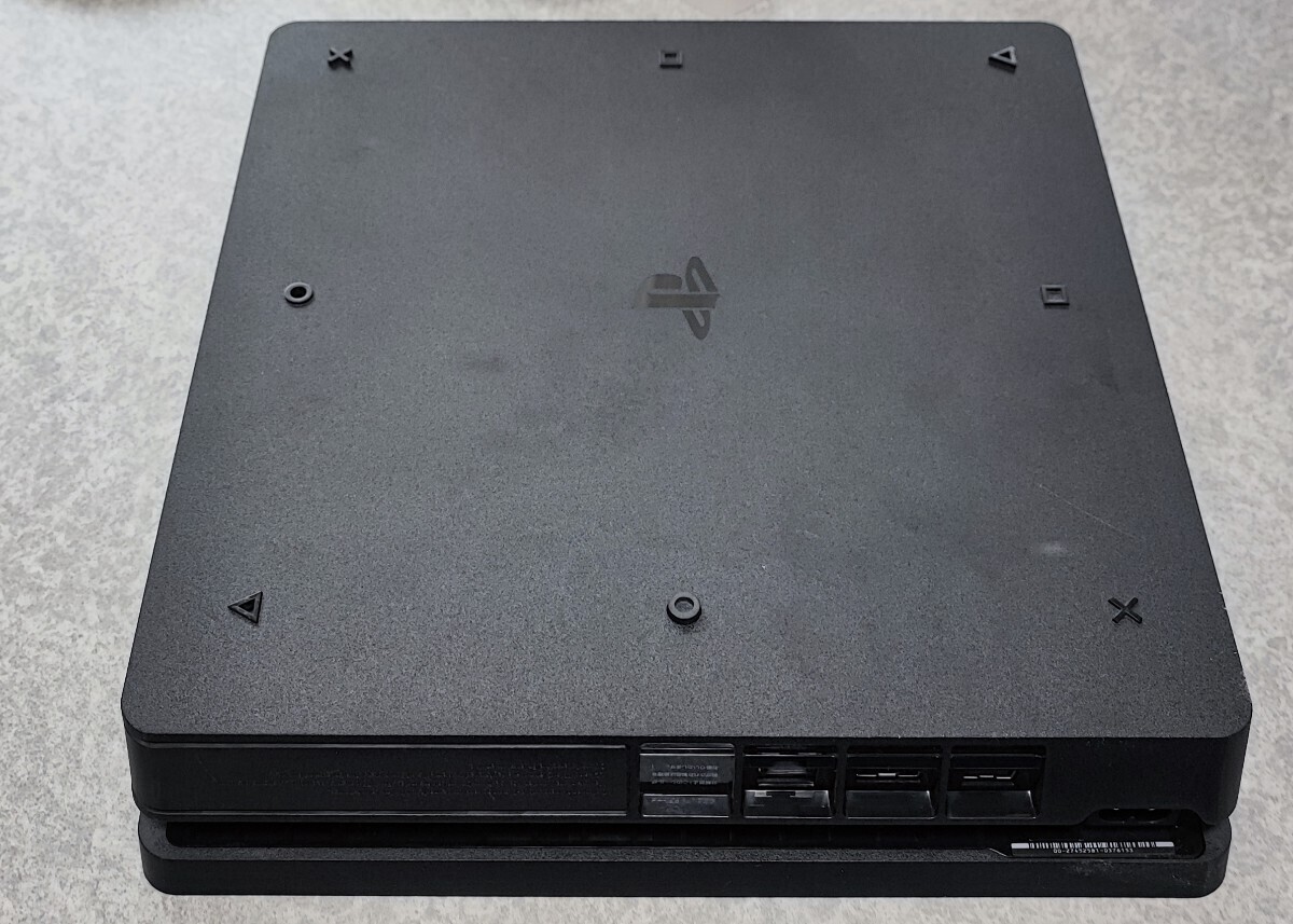 PS4 本体極美品 完動品 ジェットブラック CUH-2200A 500GB コントローラー、ケーブル一式、縦置き用スタンド付属 外箱発送_画像2
