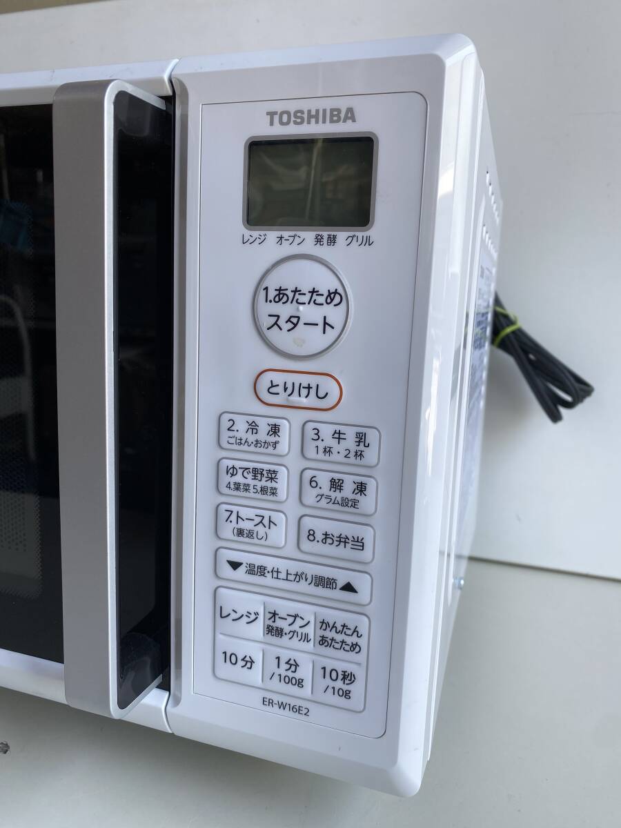 ⑤t242◆TOSHIBA 東芝◆電子レンジ ER-W16E2 2023年製 ホワイト 50Hz/60Hz共用 オーブンレンジ 家電製品 動作品の画像4