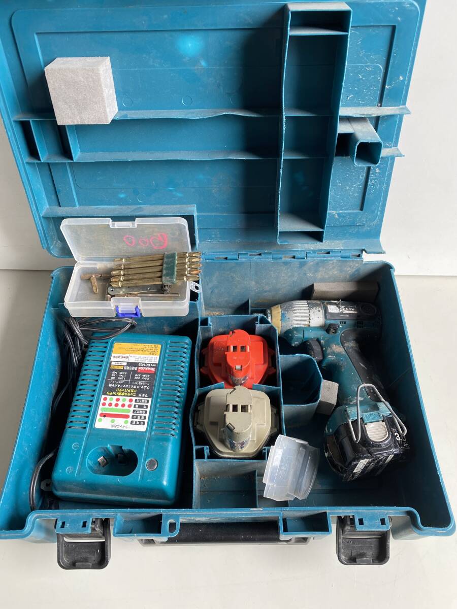 ⑤t344◆makita マキタ◆インパクトドライバー 6919D 電動工具 大工道具 DIY バッテリー 3点 充電器 DC1439 通電確認済み ケース付_画像1