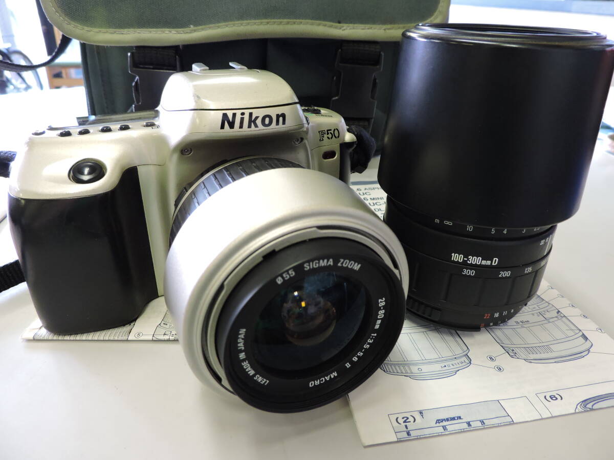 Z112☆ニコン　Nikon F50 ボディ本体 +SIGMA　マクロレンズ28-80mm　F3.5-5.6Ⅱ/ズームレンズ100-300mm　F4.5-6.7　+収納bag付　☆　_画像1