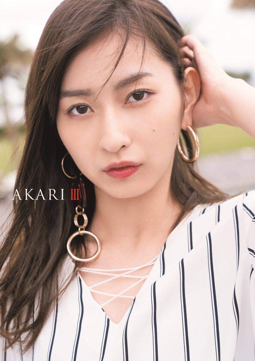 植村あかり (Juice=Juice)  3rd写真集 『 AKARI Ⅲ 』 (ワニブックス 刊)の画像1