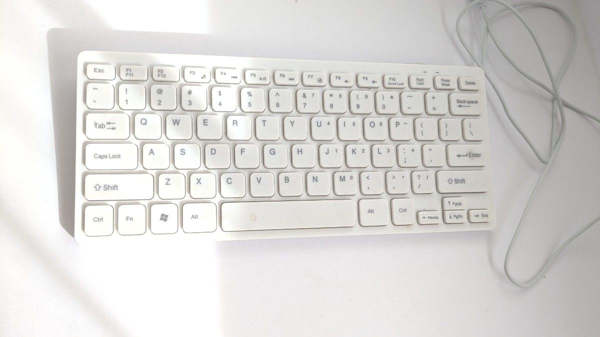 キーボード　パソコン　キーボード　白　中古品