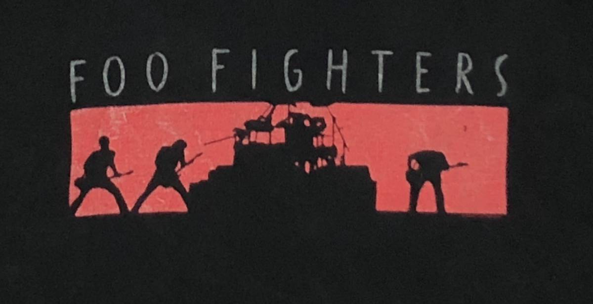 即決 希少 FOO FIGHTERS フーファイターズ Tシャツ バンドTシャツ ロックTシャツ ツアーTシャツ 半袖 メンズ 黒 バンT_画像3