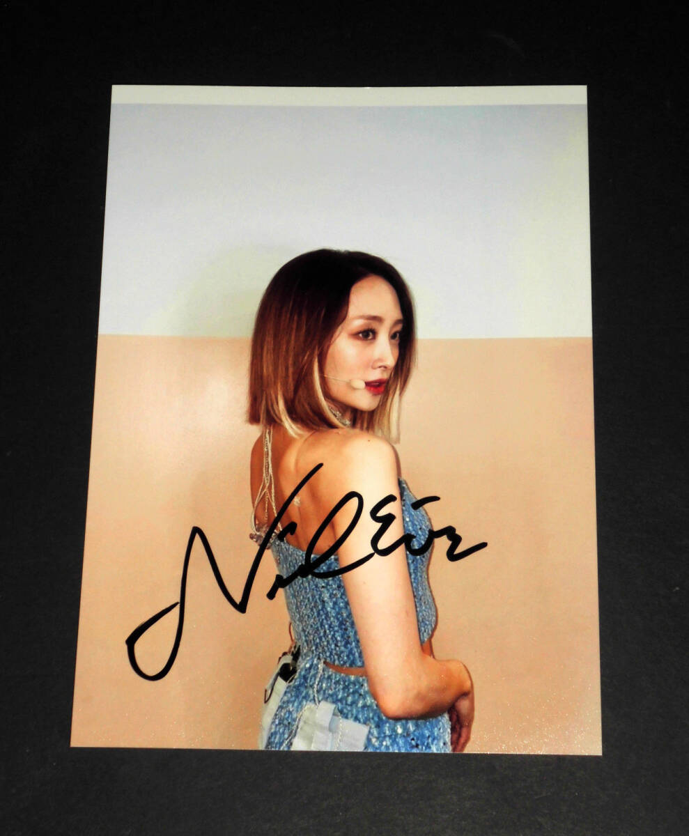  Nicole (KARA)* with autograph * medium sized steel photograph 