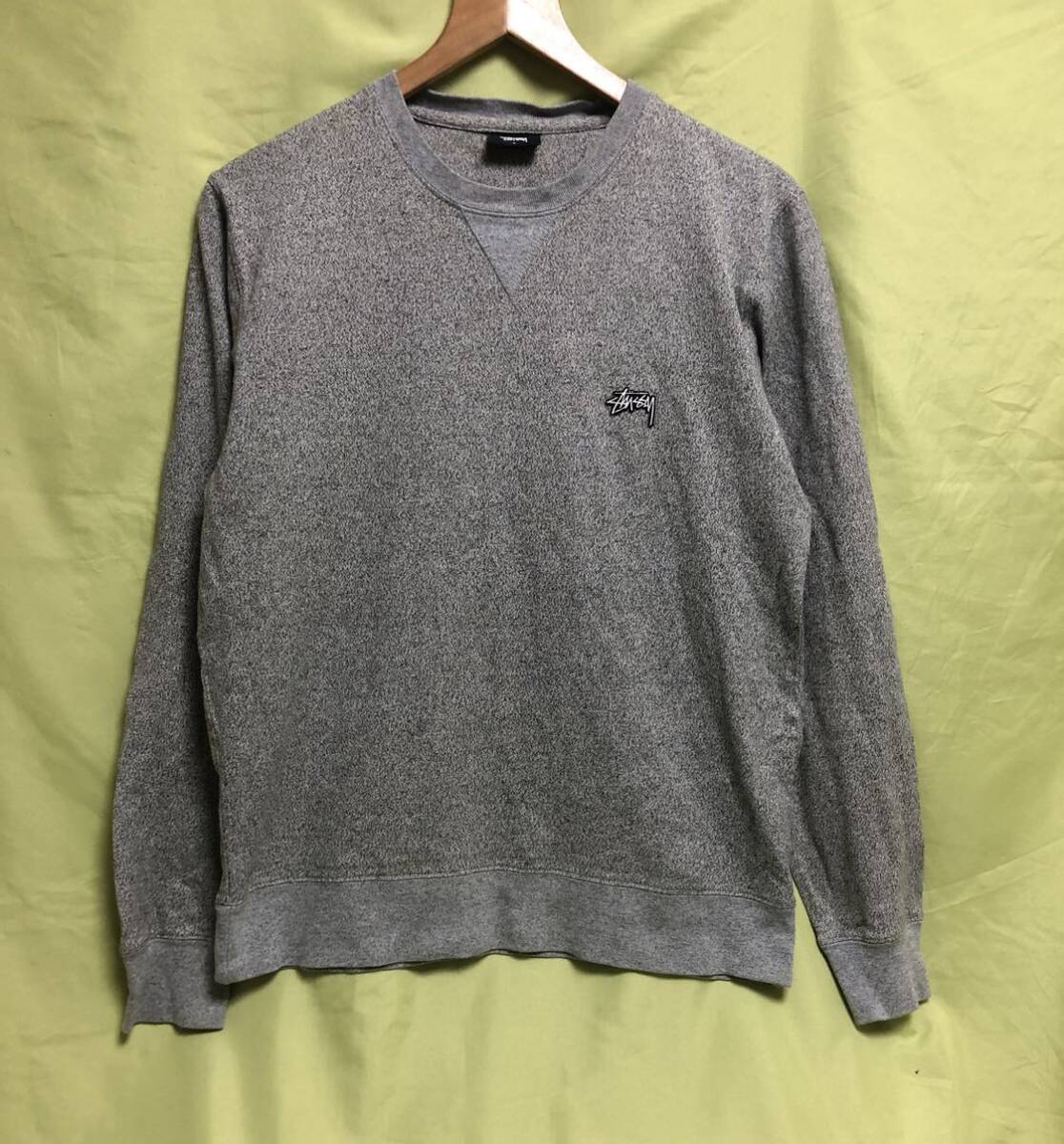 STUSSY スウェット 無地 グレー 長袖 ワンポイント