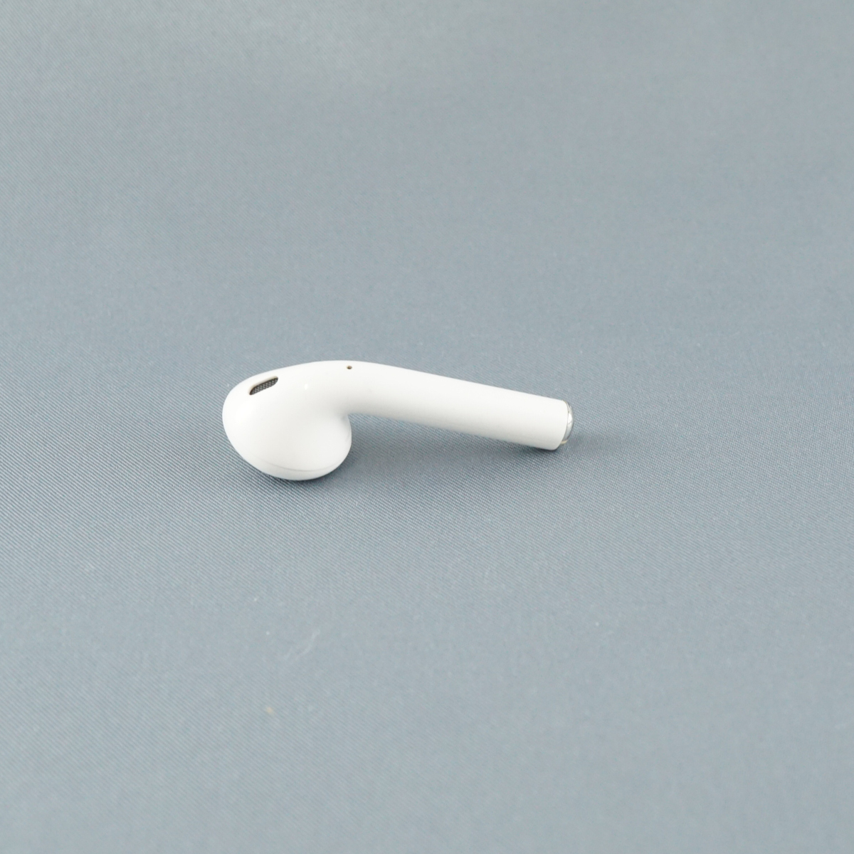 Apple AirPods エアーポッズ USED品 第一世代 右イヤホンのみ R 片耳 A1523 正規品 MMEF2J/A 完動品 V0328の画像2