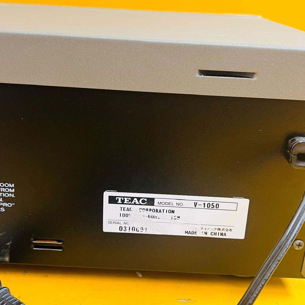 B-1800 TEAC カセットデッキ V-1050 通電確認のみ 現状渡しの画像9