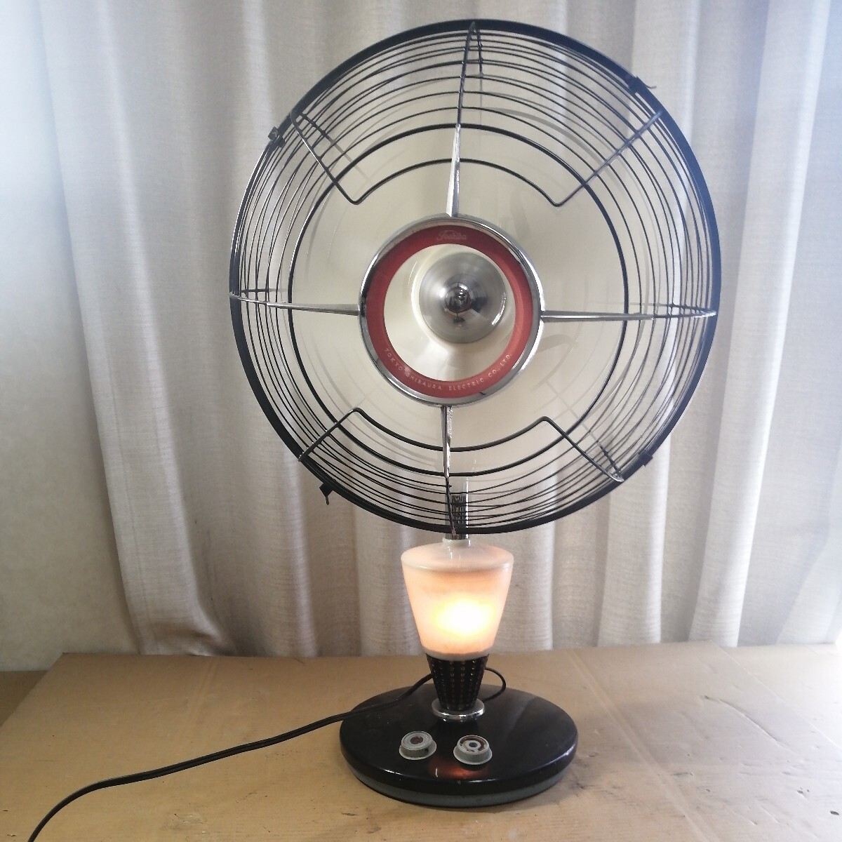 通電確認済 TOSHIBA 東芝 扇風機 TYPE LP VOLTS 100 cycles fan dia 30cm 希少　昭和レトロ アンティーク ライト付 ジャンク品 50802w_画像1