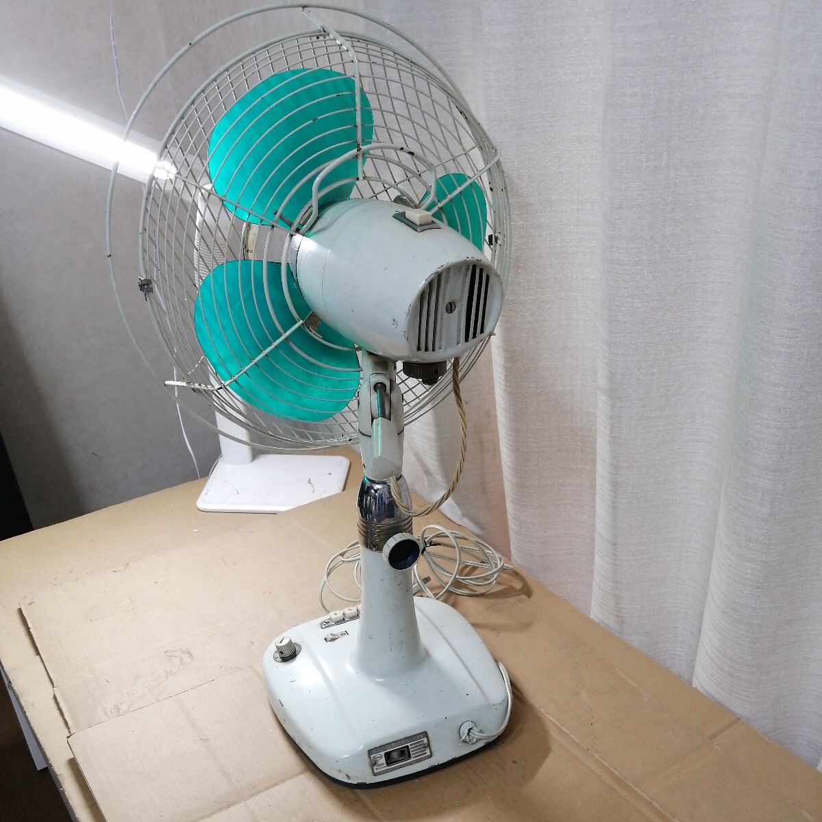 通電確認済 扇風機 昭和レトロ SANYO サンヨー アンティーク electric fan TYPE EF-323 ジャンク品 52106w_画像7