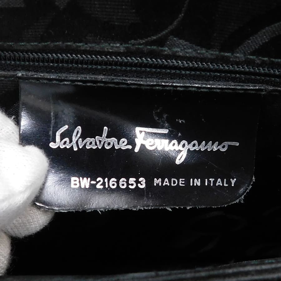 1円 ■ 極美品 フェラガモ 2wayバッグ BW-216653 ブラック系 エナメル ガンチーニ お出掛け Salvatore Ferragamo ■E.Boe.tl-23の画像8