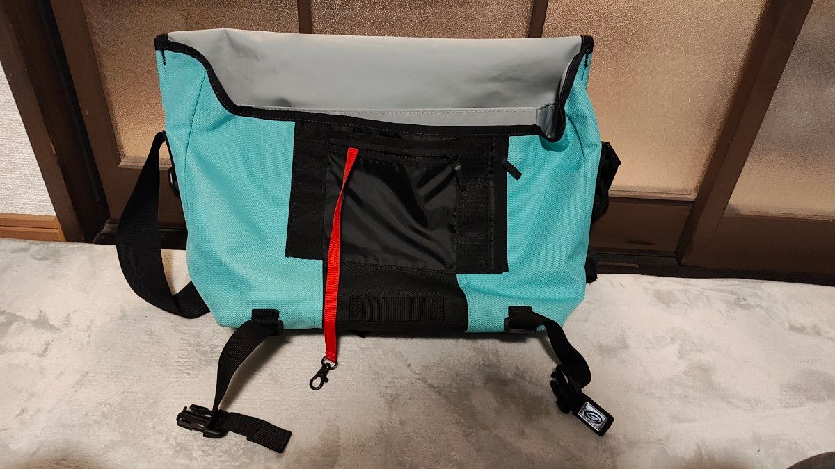 廃盤品Timbuk2 クラッシックメッセンジャーバッグ　Mサイズ　2019年モデル