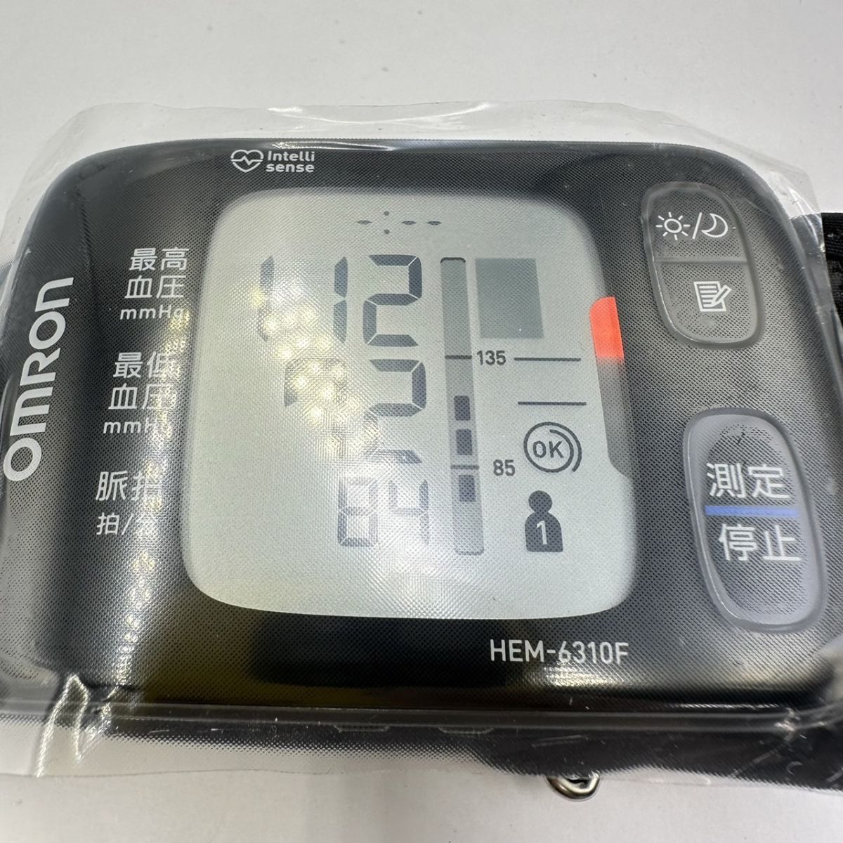 F111-U13-2524 omron オムロン HEM-6310F 手首式血圧計 デジタル 手首用 計測器 箱付き 動作確認済み ①の画像2