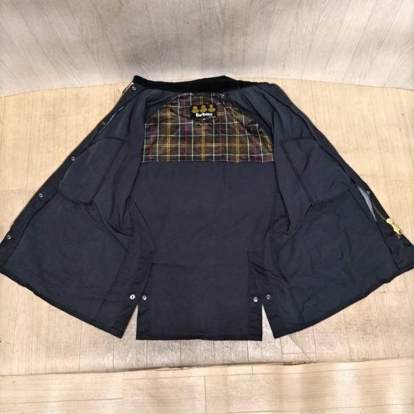 I644-U13-2599 Barbour バブアー ビデイル ジャケット ブラック 表記サイズ42(XLサイズ) 着丈約79cm 肩幅約55cm 袖丈約65cm ⑥_画像5