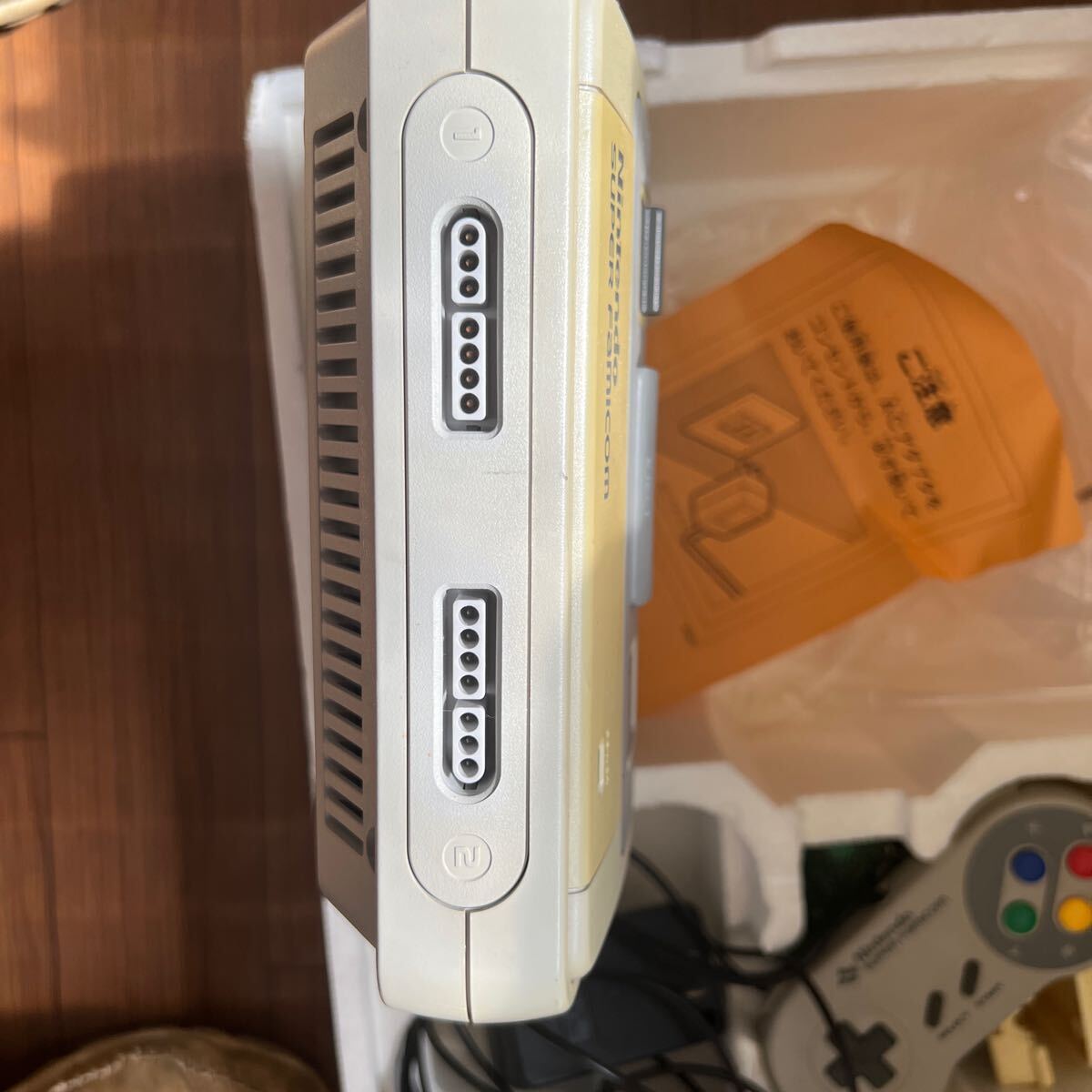 美品 任天堂 スーパーファミコン 本体 ソフト 純正ACアダプタ AVケーブル付き Nintendo SFC HVC-002。箱付き 。_画像3