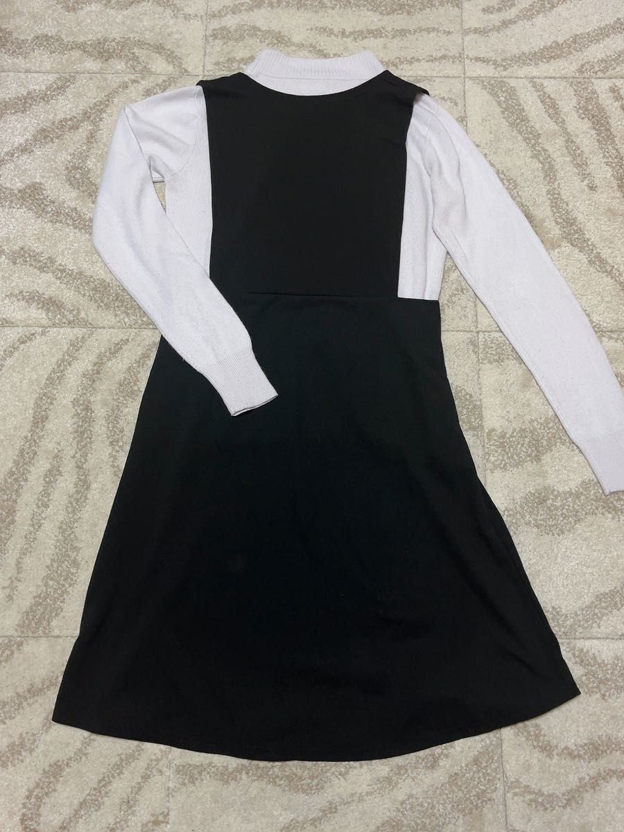 【未使用】Vラインエンボス加工ジャンパースカート  free・ブラック 黒
