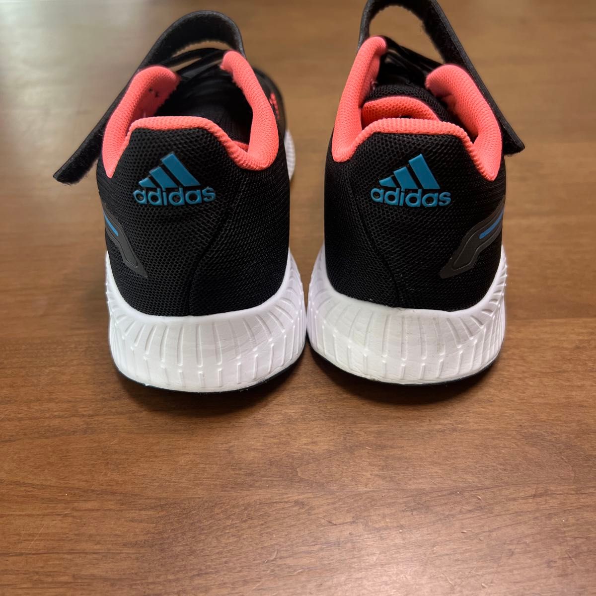 スニーカー　adidas キッズ