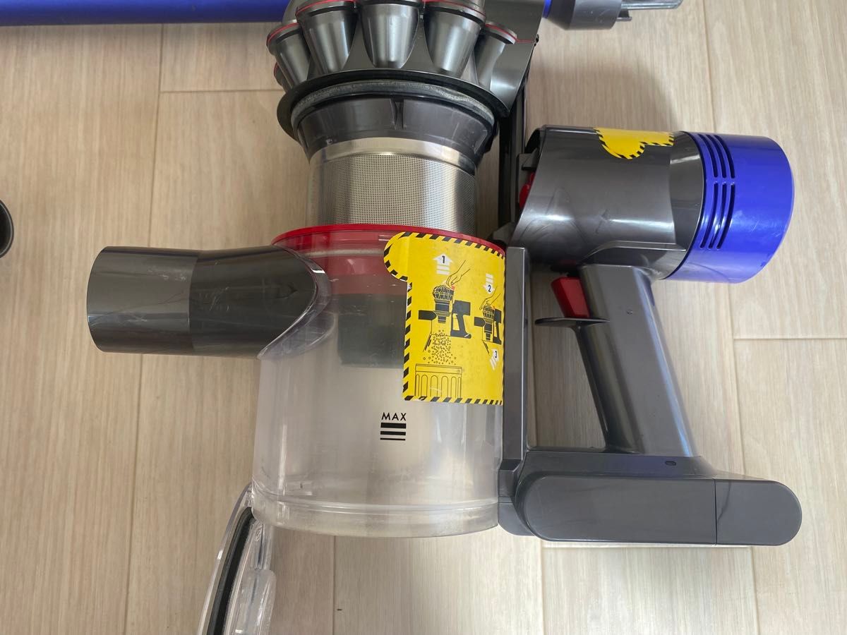 dyson V7 Fluffy SV11 ダイソン コードレスクリーナー　動作品