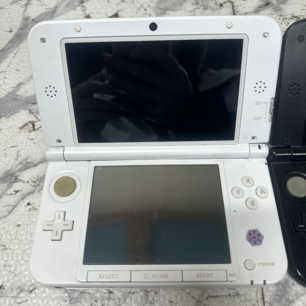 MYG-1711 激安 ゲー厶機 本体 Nintendo 3DS LL 動作未確認 2点 まとめ売り ジャンク 同梱不可の画像2