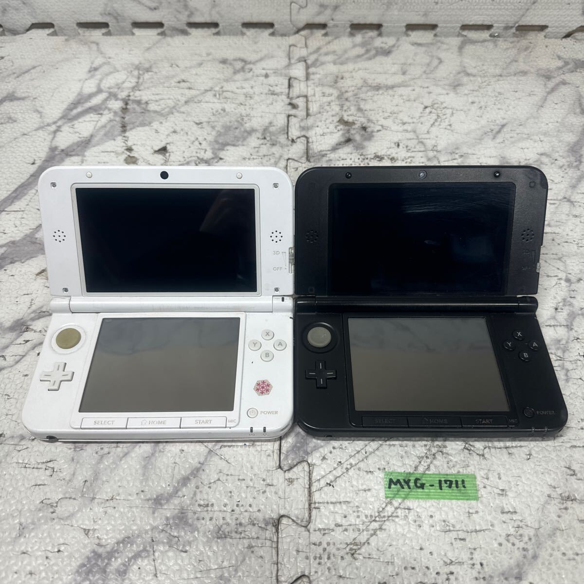 MYG-1711 激安 ゲー厶機 本体 Nintendo 3DS LL 動作未確認 2点 まとめ売り ジャンク 同梱不可の画像1