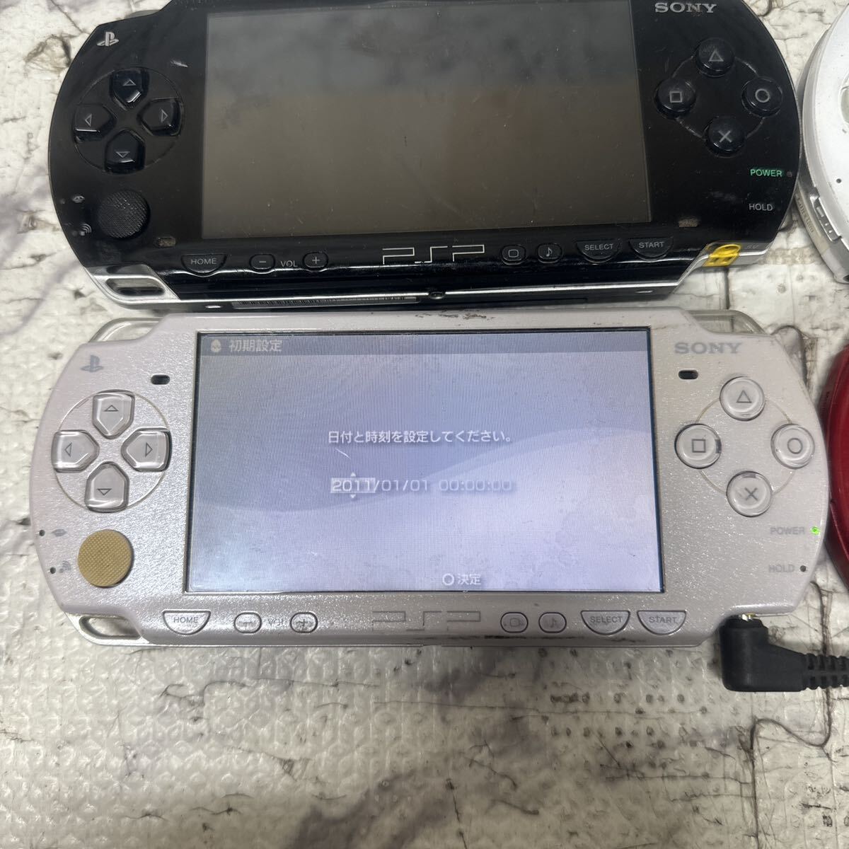 MYG-1738 激安 ゲー厶機 PSP 本体 SONY PSP-1000 PSP-2000 通電、起動OK 4点 まとめ売り ジャンク 同梱不可_画像4