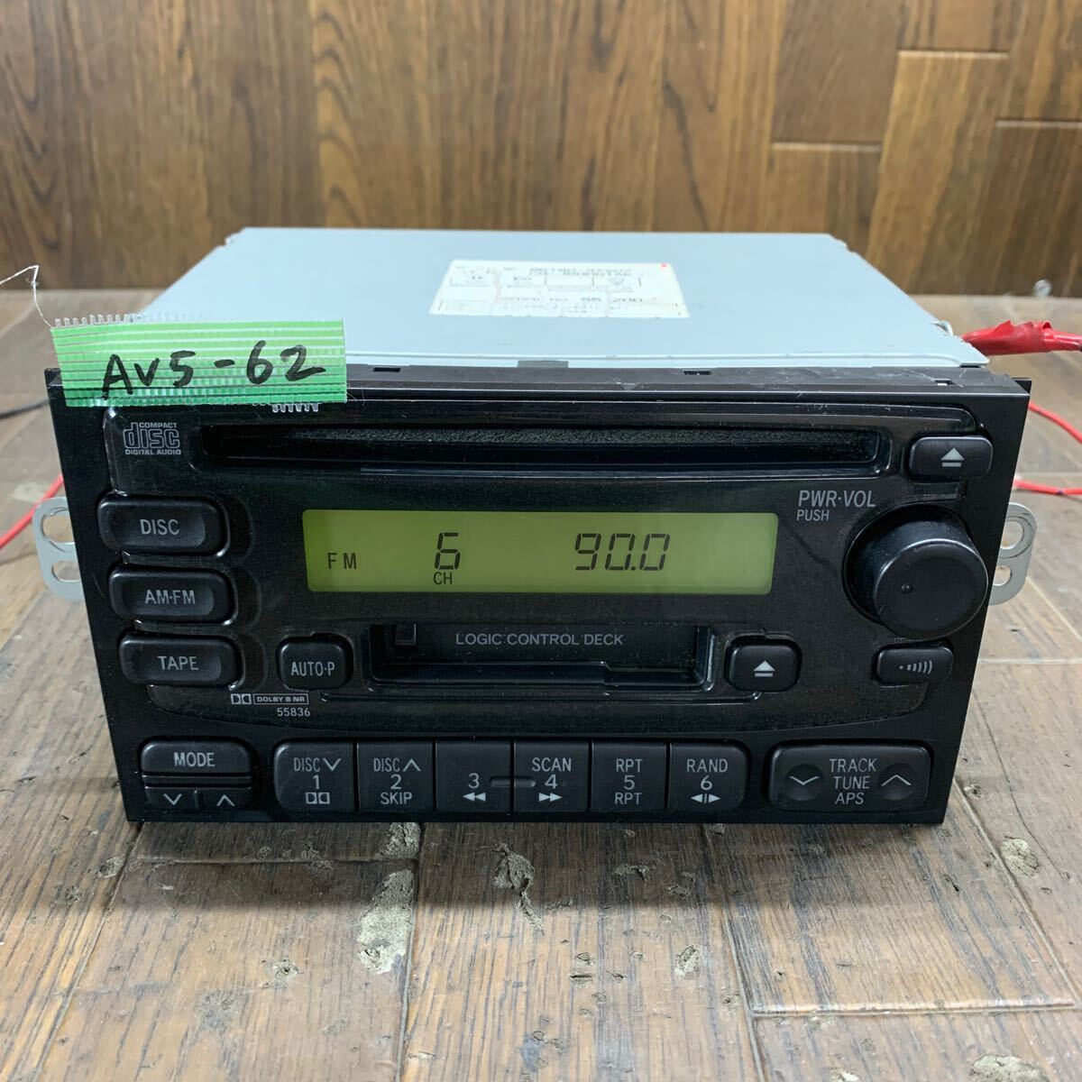 AV5-62 激安 カーステレオ TOYOTA 86180-97207 CQ-JD0001AK CD カセット FM/AM プレーヤー デッキ 本体のみ 簡易動作確認済み 中古現状品の画像1