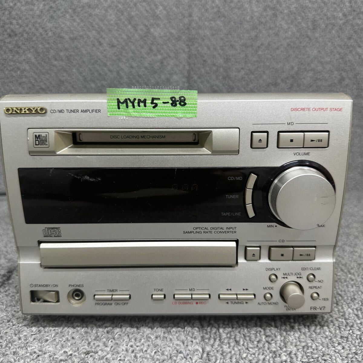 MYM5-88 激安 ONKYO FR-V7 CD/MD TUNER AMPLIFIER チューナーアンプ オンキョー 通電OK 中古現状品 ※3回再出品で処分の画像1