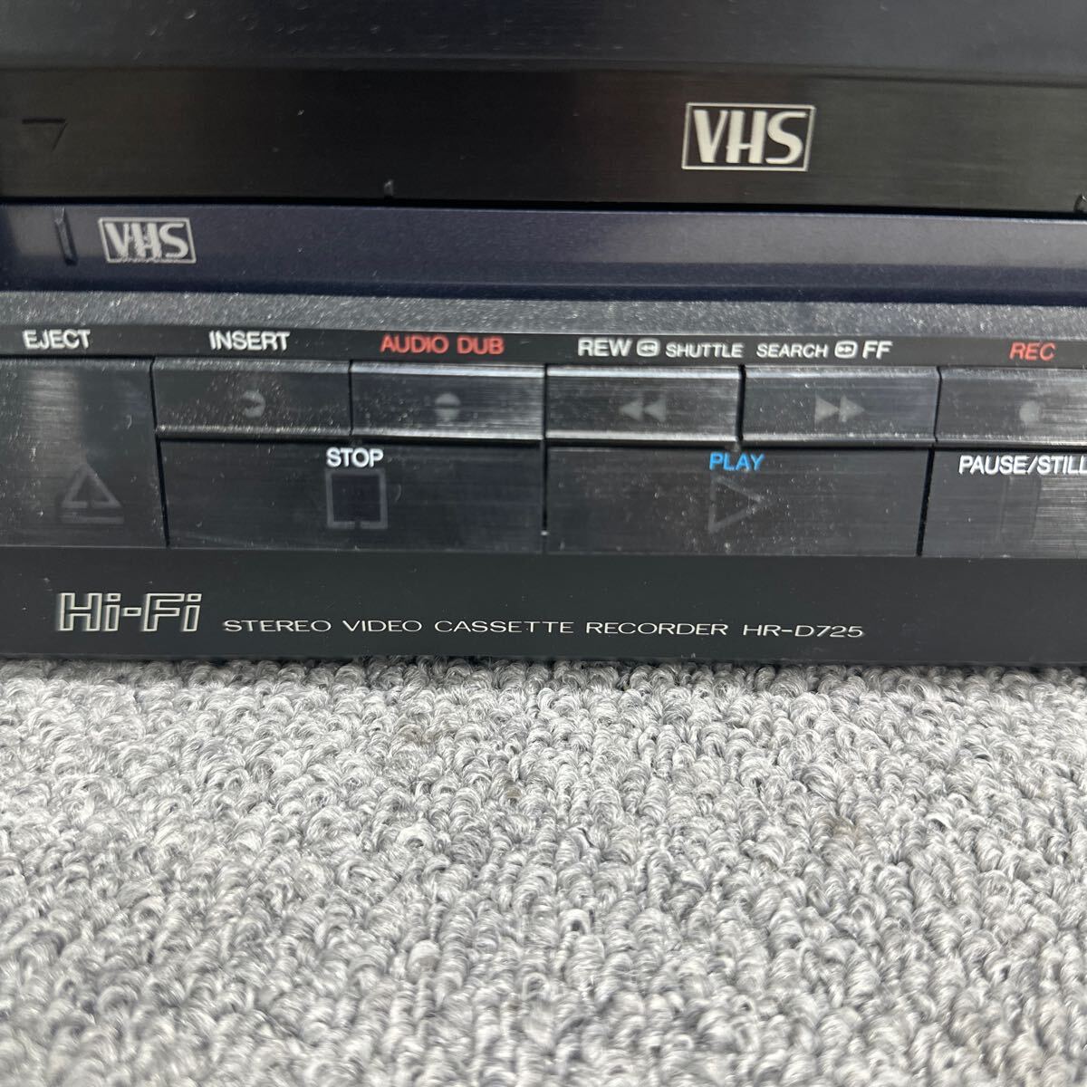 MYM5-131 激安 ビデオレコーダー Victor HR-D725 VIDEO CASSETTE RECORDER ビクター 通電OK 中古現状品 ※3回再出品で処分_画像2