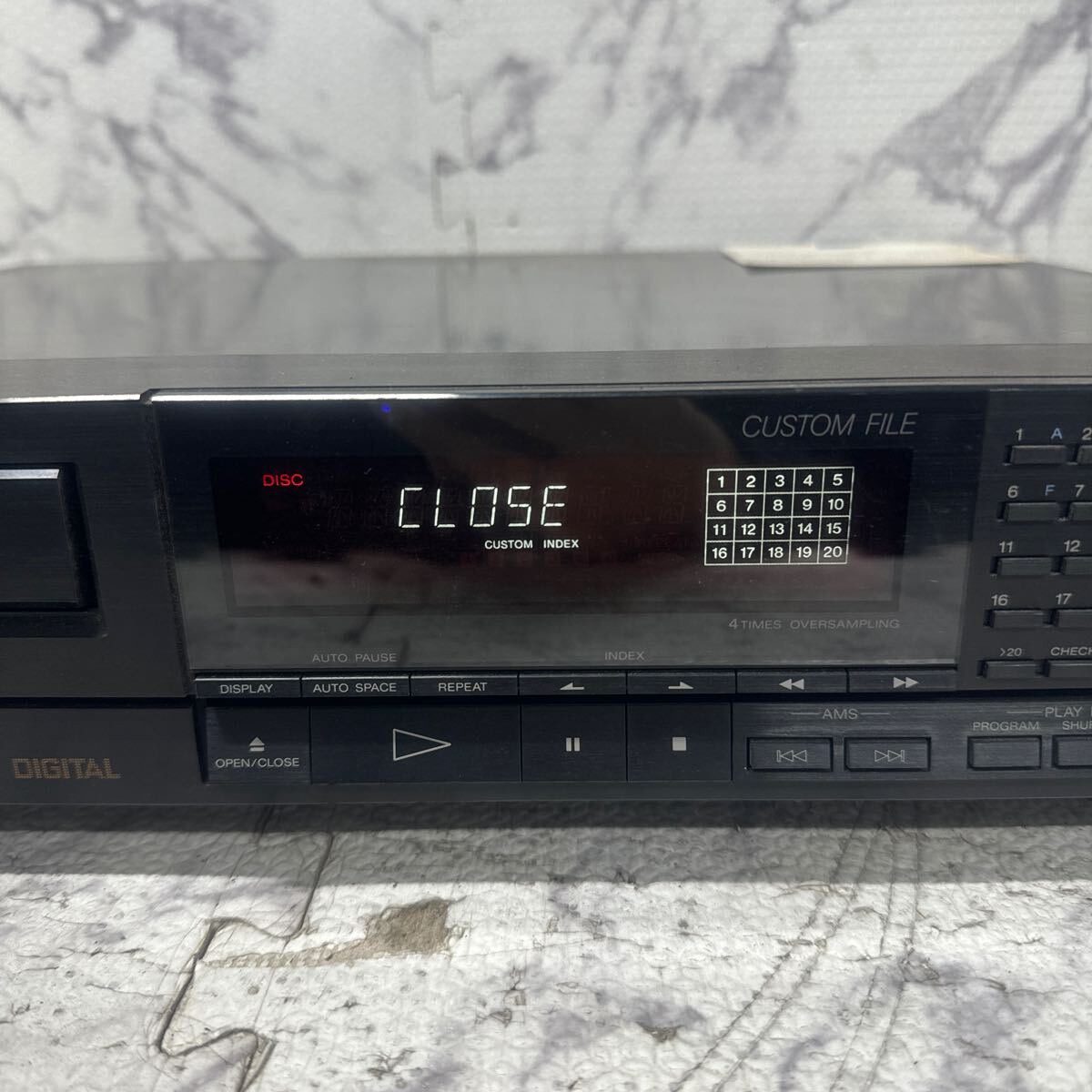 MYM5-212 激安 SONY COMPACT DISC PLAYER CDP-950 CDプレーヤー 通電OK 中古現状品 ※3回再出品で処分_画像3