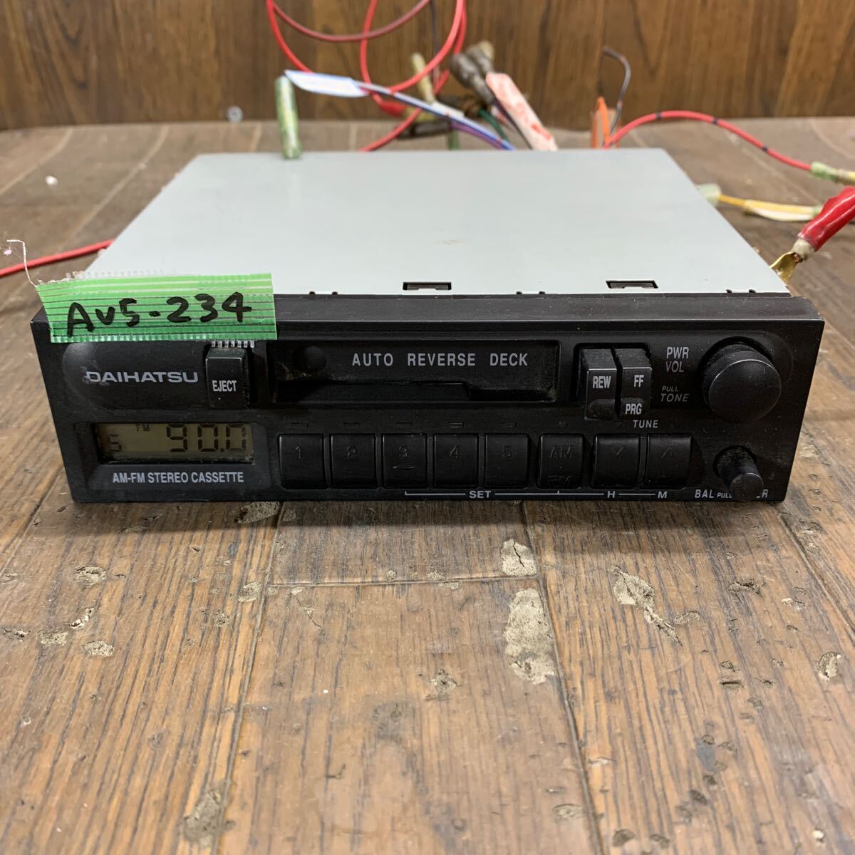 AV5-234 激安 カーステレオ DAIHATSU ミラ 86120-87284 0021444 DELCO カセット FM/AM テープデッキ 本体のみ 簡易動作確認済み 中古現状品_画像1