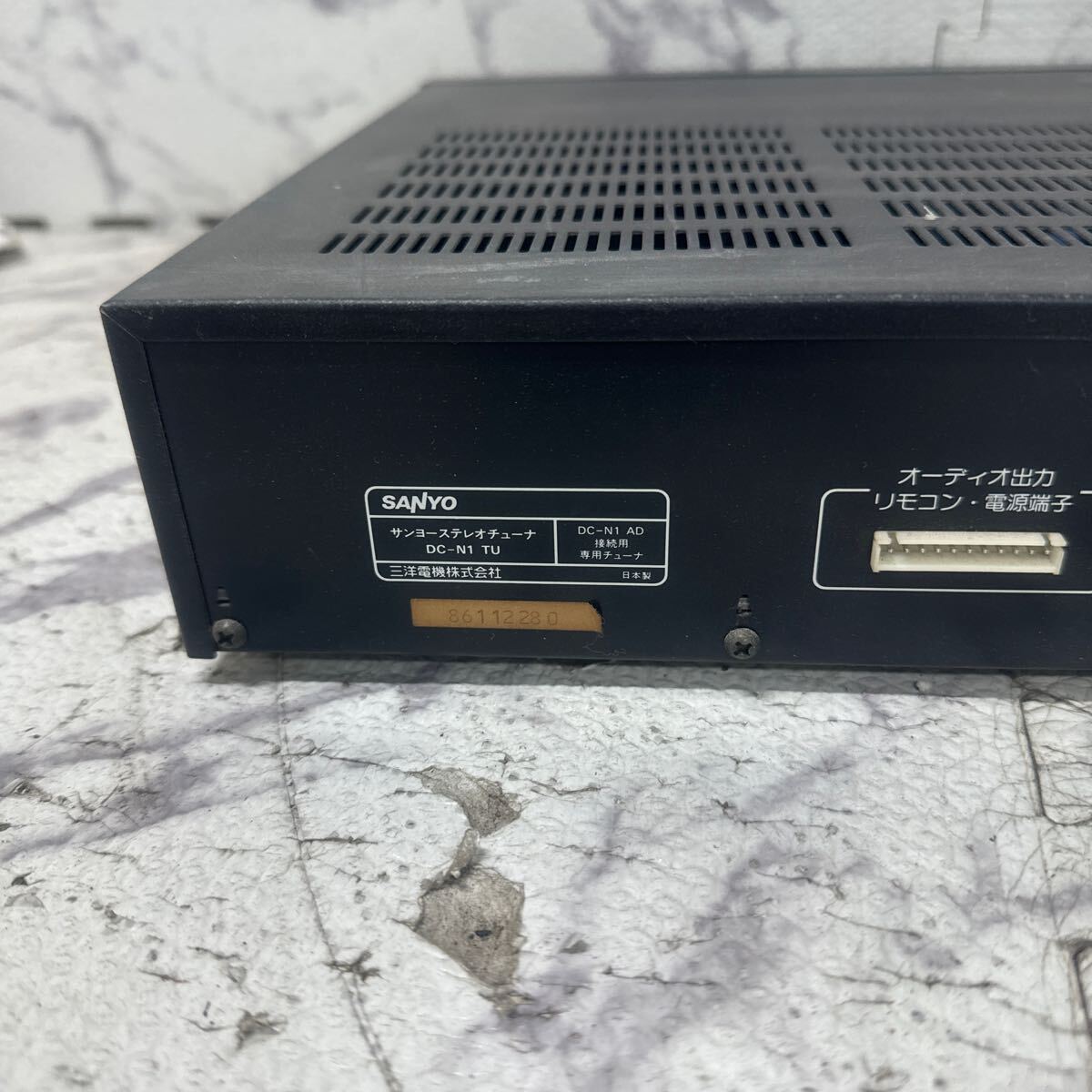 MYM5-297 激安 SANYO AM/FM/VHF STEREO SYNTHESIZER TUNER DC-N1 ステレオチューナー 動作未確認 中古現状品 ※3回再出品で処分_画像4