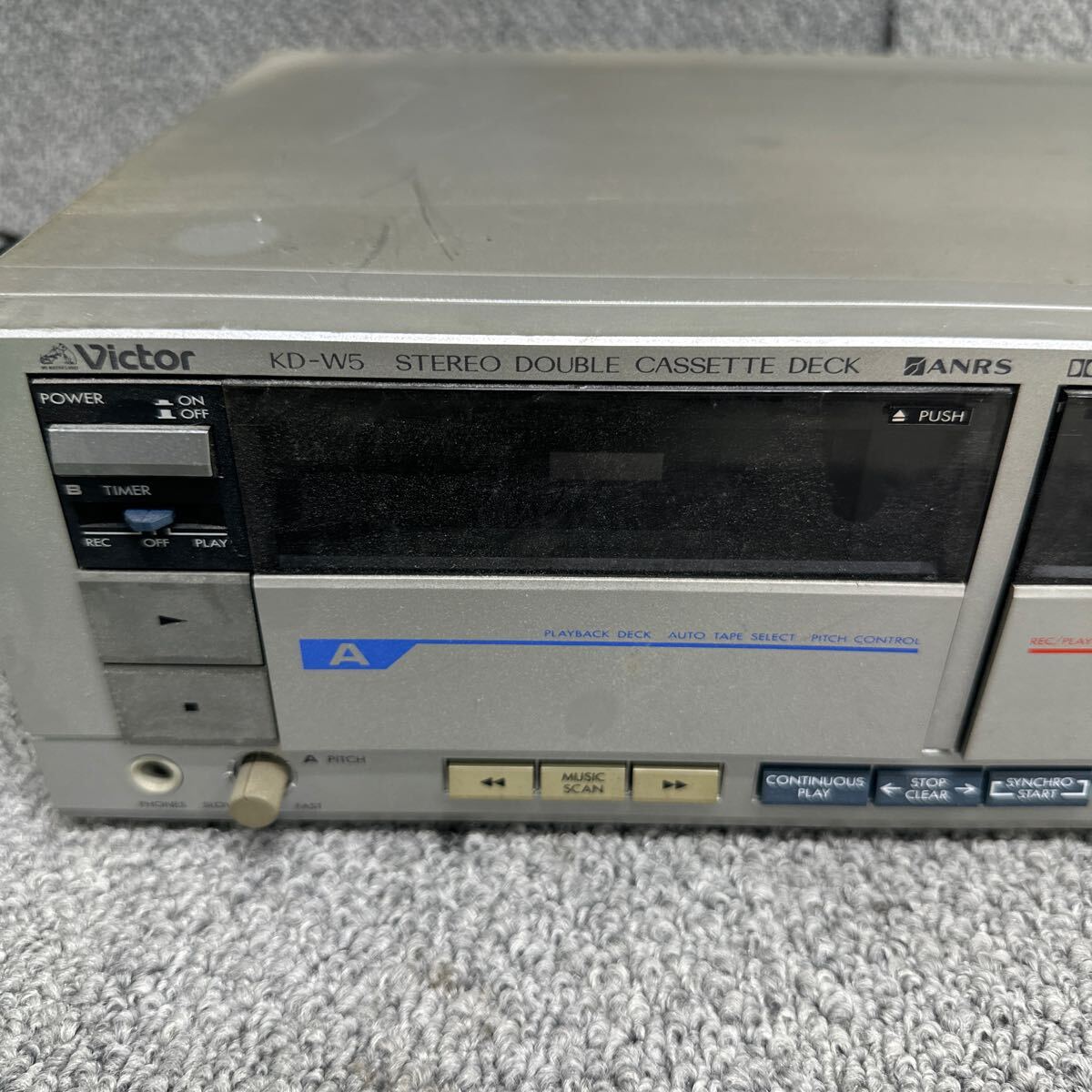 MYM5-369 激安 Victor KD-W5 STEREO CASSETTE DECK ビクター カセットデッキ 通電OK 中古現状品 ※3回再出品で処分_画像2