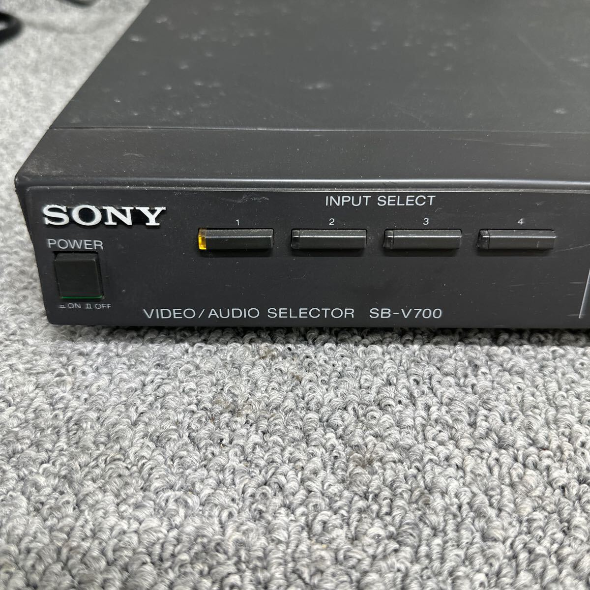 MYM5-408 激安 オーディオセレクター SONY SB-V700 VIDEO/AUDIO SELECTOR ソニー 通電OK 中古現状品 ※3回再出品で処分_画像2