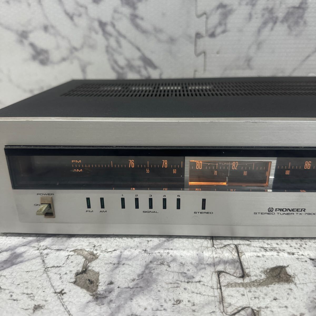 MYM5-437 激安 PIONEER STEREO TUNER TX-7900 チューナー 通電OK 中古現状品 ※3回再出品で処分_画像2