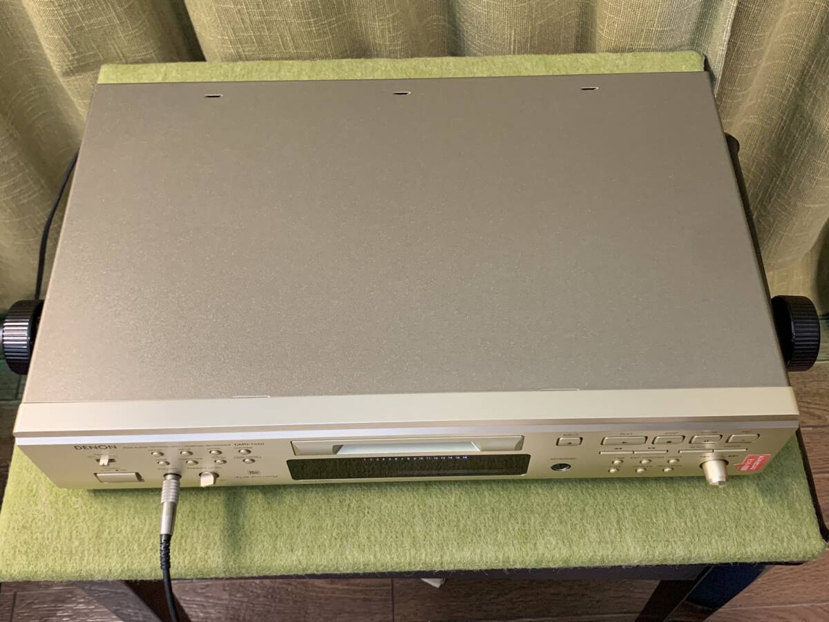 DENON製、MDレコーダー・DMD-1550_上面