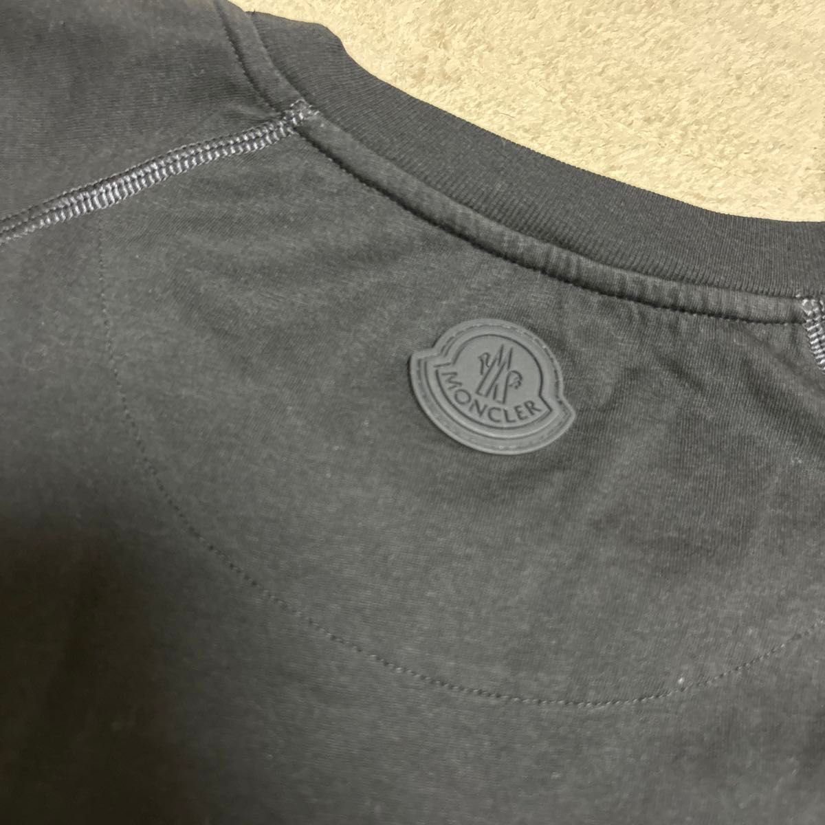 【美品】MONCLER モンクレール メンズ 半袖 Tシャツ トップス マットブラックコレクション 文字ロゴ 黒 Lサイズ