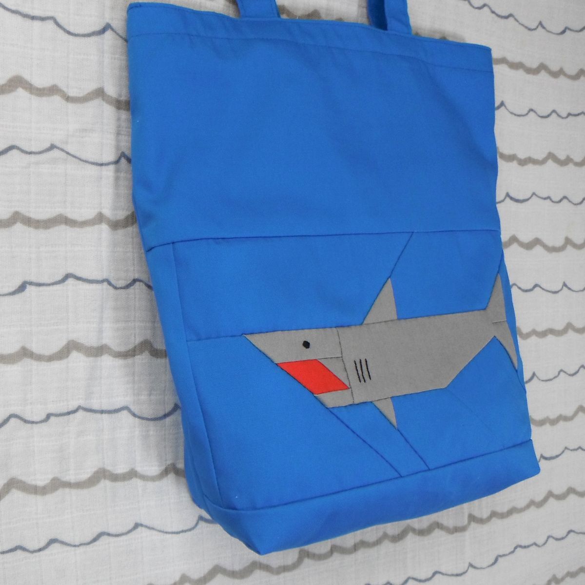 サメの大きめトートバッグ【ハンドメイド】