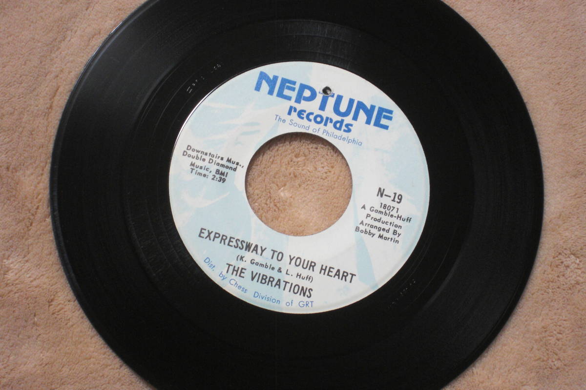 USシングル盤45’ The Vibrations : Who's Gonna Help Me Now? / Expressway To Your Heart　(Neptune Records N-19) 　☆_画像4