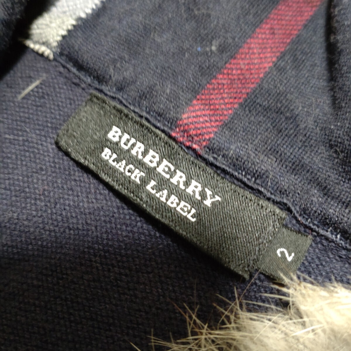 BURBERRY BLACK LABEL　バーバリーブラックレーベル　ホースロゴ　刺繍　ラビットファー　取り外し可　　ネイビー　ノバチェック　パーカー_画像5