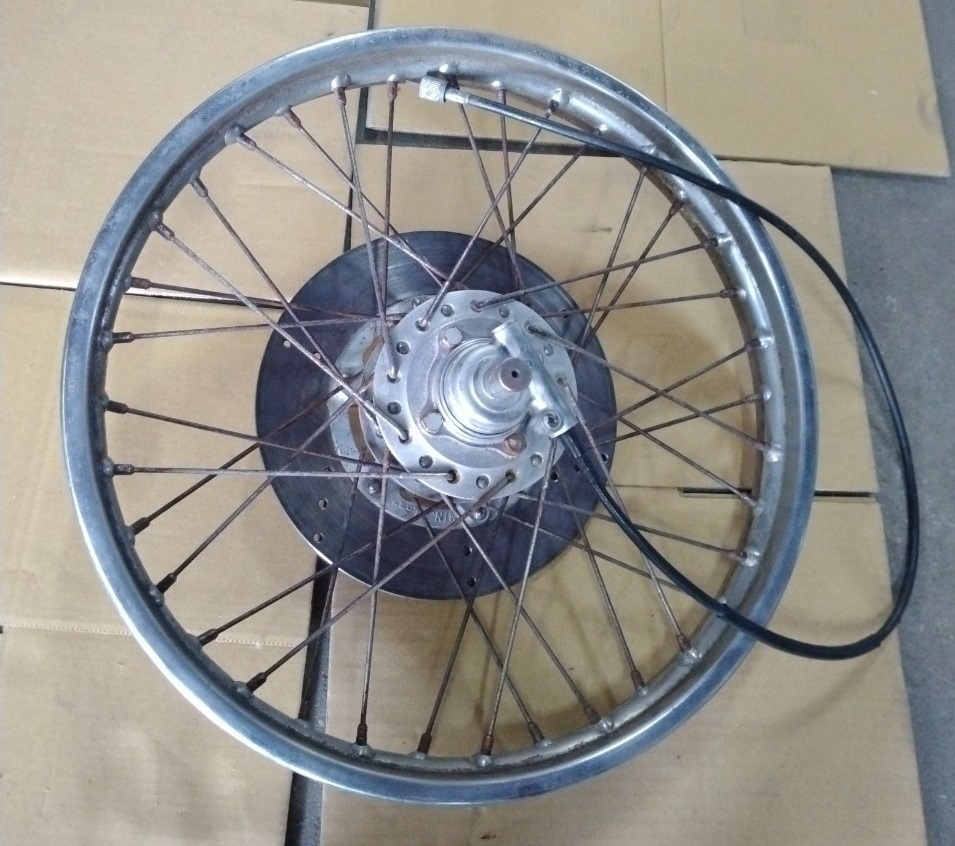 o063] Honda CB400F оригинальный переднее колесо, диск суппорт, измерительный прибор 