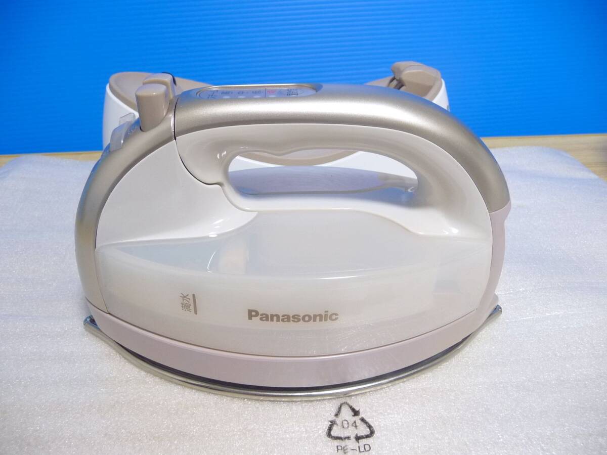 未使用展示品 Panasonic パナソニック コードレス スチーム 未使用展示品 Panasonic パナソニック コードレス スチーム