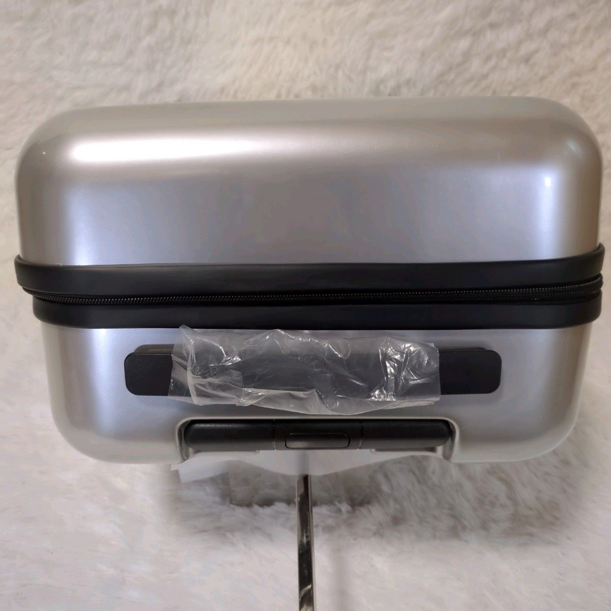 未使用品 メルセデス ベンツ キャリーケース　軽量　機内持込み可　非売品　ロゴ スーツケース　キャリーバッグ　2～3泊程度　TSA