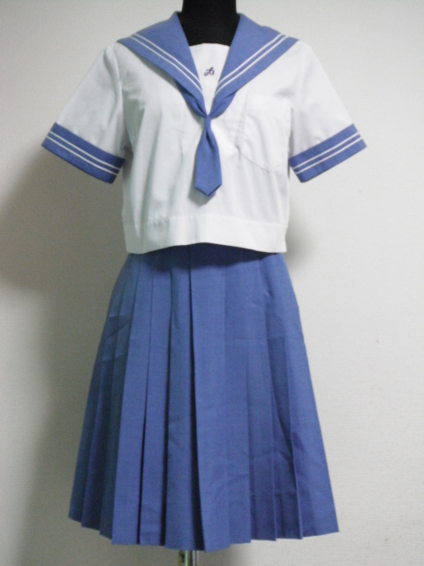 ▼ 即決 ▼ コスプレ衣装 F945 ▼ 熊本 花陵中 ▼ 指定リボン付き 水色襟 セーラー 制服 夏の画像1