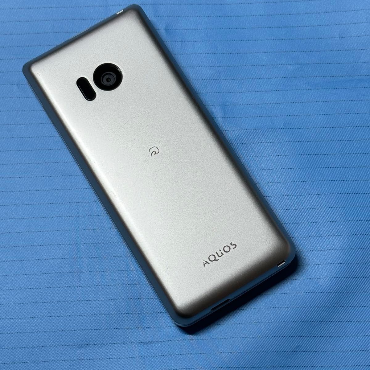 docomo AQUOS 携帯 SH-02L ゴールド