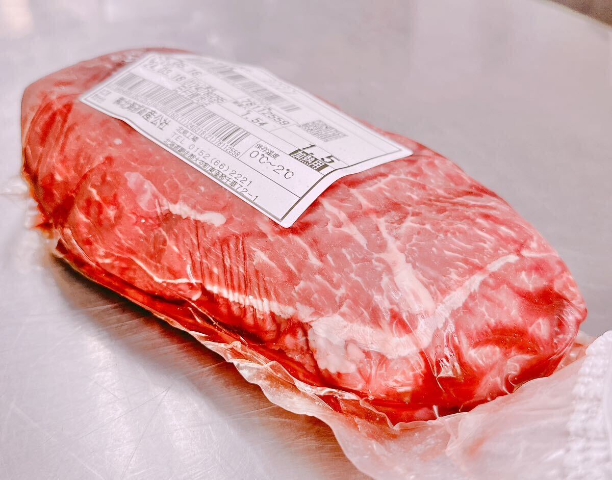 【同梱可能】1円スタート 北海道産経産牛シンシン1500g BBQ バーベキュー 牛モモ 業務用 冷蔵 赤身 ローストビーフの画像1