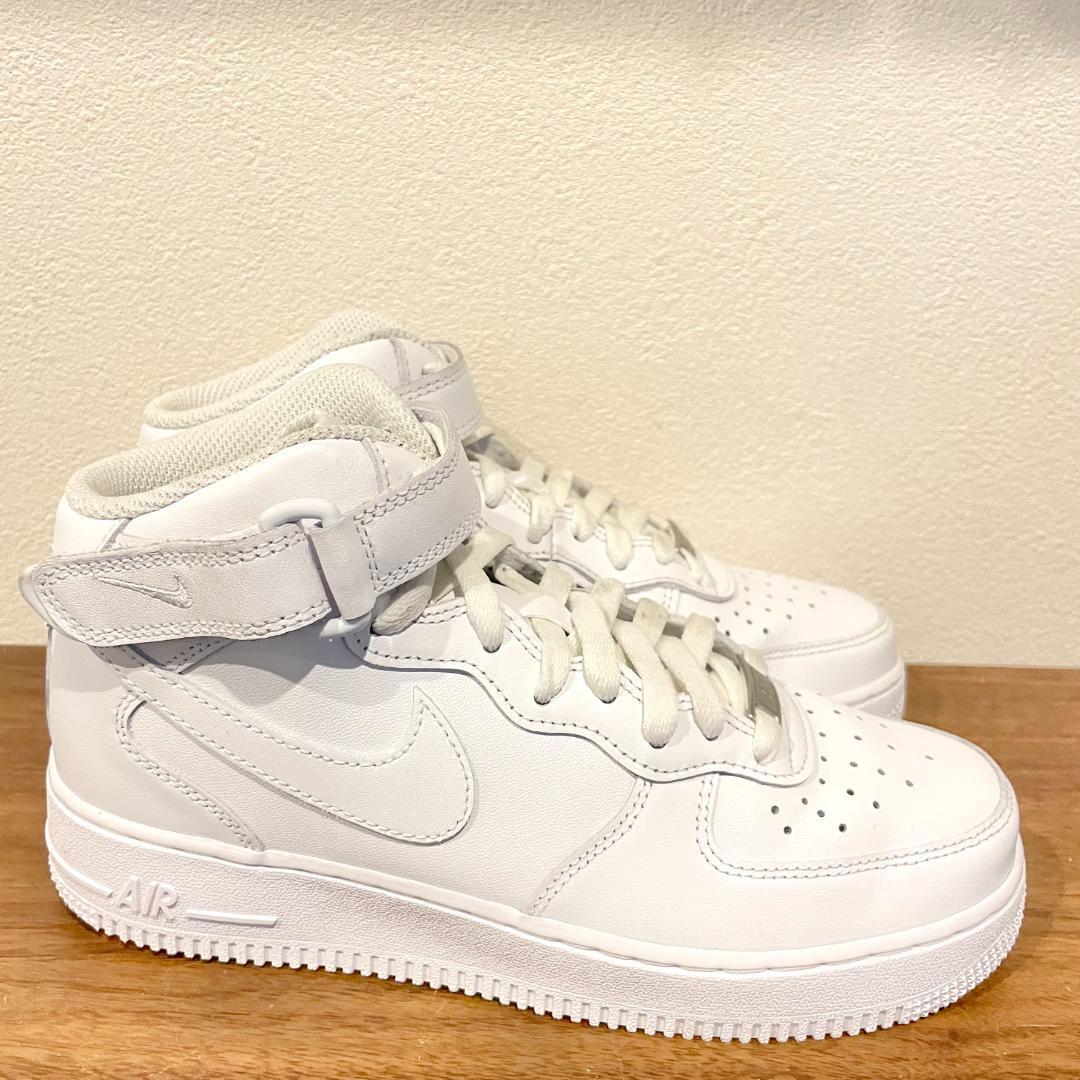 NIKE WMNS AIR FORCE 1 MID '07 ナイキ エア フォース ワン ミッド ホワイト DD9625-100 ハイカットスニーカー レディース 24.5cm 美品 の画像3