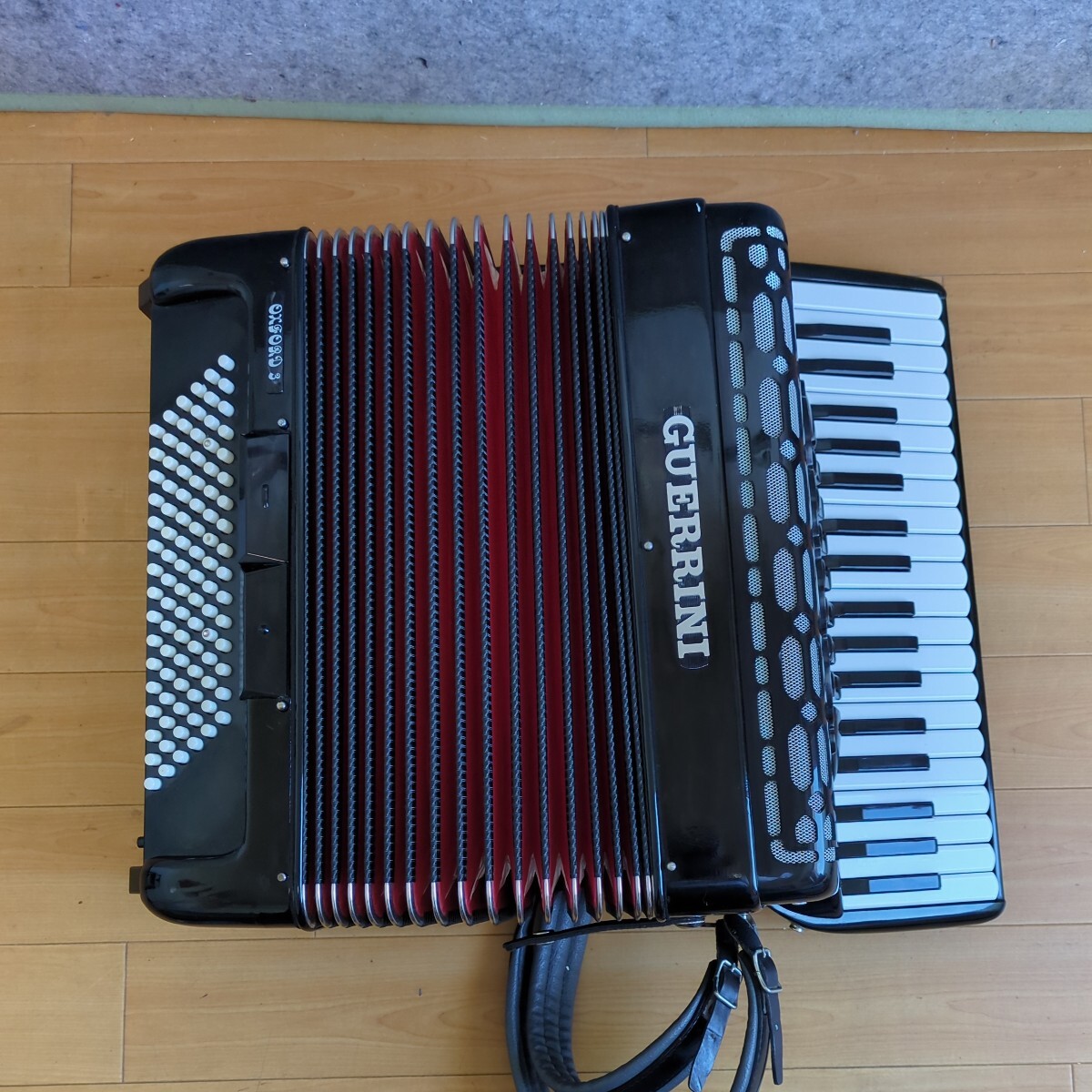  beautiful goods!GUERRINI Italy made high class accordion hard case attaching 